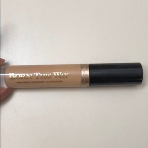 Born This Way Naturally Radiant Concealer Medium